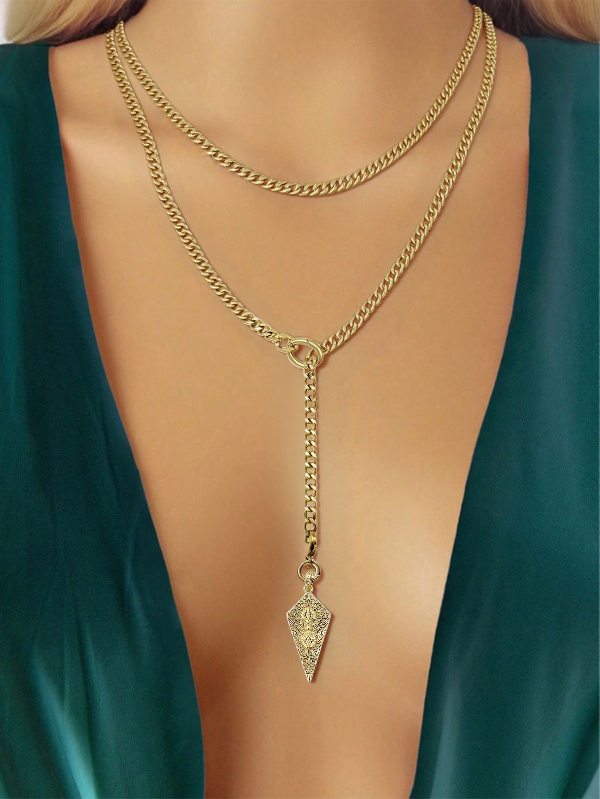 LoveChains™ - Knight’s Shield Loop Choker