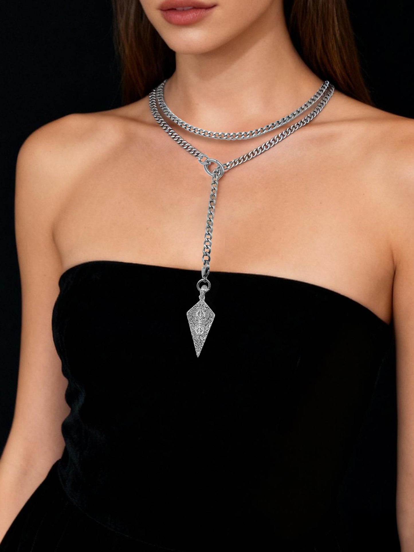 LoveChains™ - Knight’s Shield Loop Choker