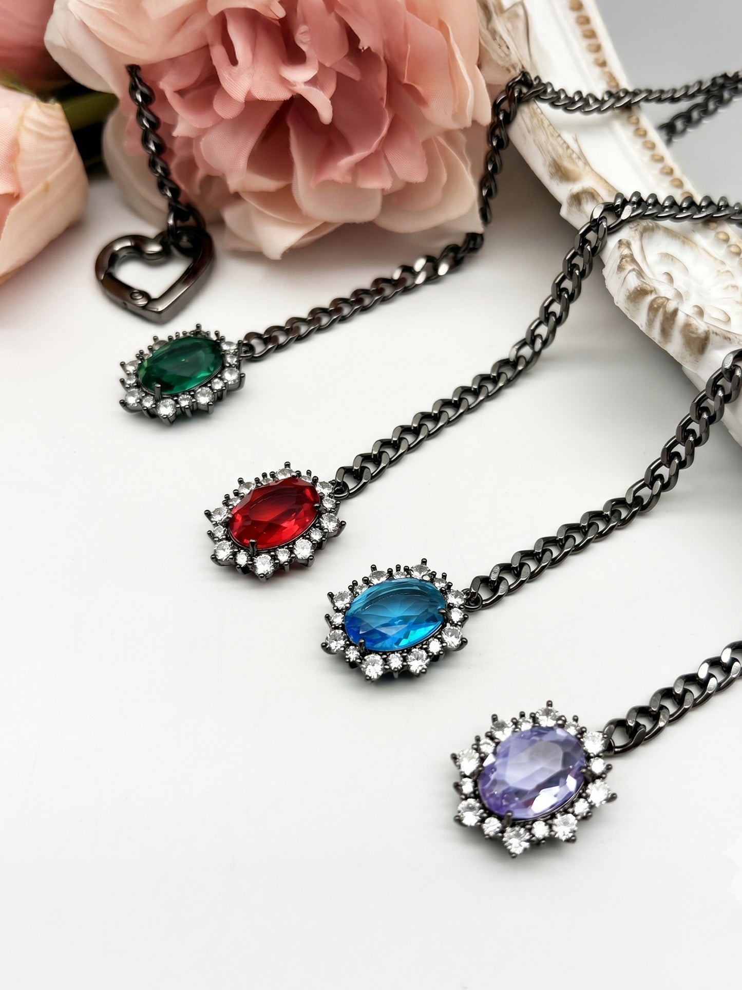 LoveChains™ - Gemstone Charm Loop Choker