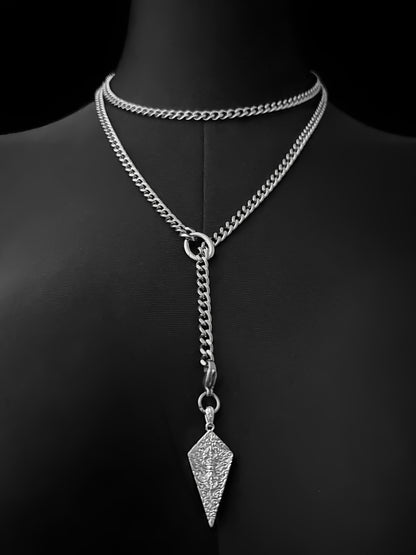 LoveChains™ - Knight’s Shield Loop Choker